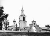 Западные ворота ограды