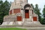 Постамент памятника в честь 300-летия Дома Романовых